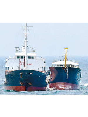 北韓持續以船對船的海上走私方式轉移物資。（資料圖片）