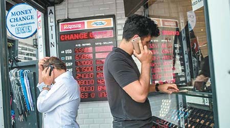 土耳其國民關注匯率動向。