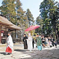 熊野大社會為新人辦結婚儀式。