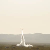 NASA在新墨西哥州發射火箭，試驗抗熱傘子。