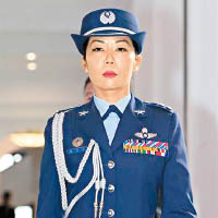 陳月芳為總統府首位女武官。