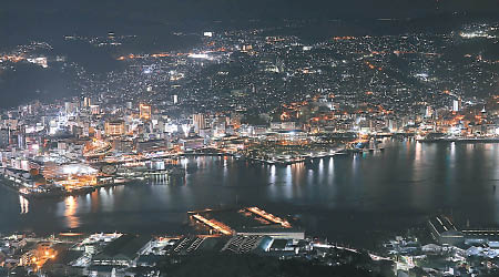 長崎夜景蟬聯夜景峰會冠軍。