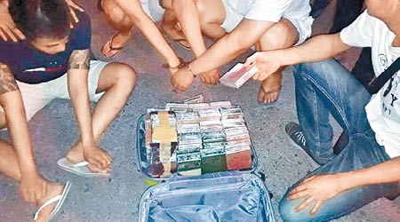 涉送海洛英磚的三名台灣人在泰國被捕。（互聯網圖片）