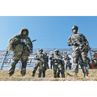 南韓海軍陸戰隊仍有在邊境演練。（美聯社圖片）