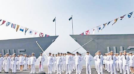 台灣向美國採購的兩艘佩里級軍艦正式成軍。（中時電子報圖片）