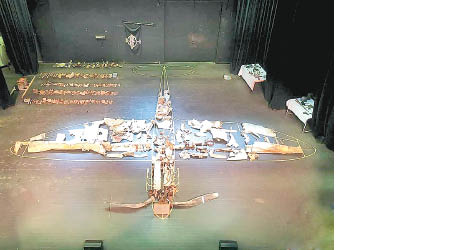 霍斯金斯收集到大量戰機碎片。（互聯網圖片）