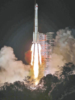 嫦娥四號於西昌衞星發射中心成功發射。（美聯社圖片）