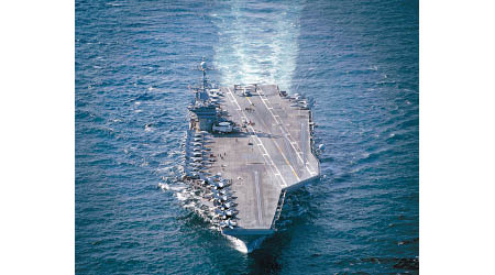 斯滕尼斯號駛入波斯灣，阻嚇伊朗在區內的敵意活動。<br>（美國海軍圖片）