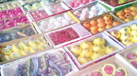 水果店用國產水果充當外國貨供售。（互聯網圖片）