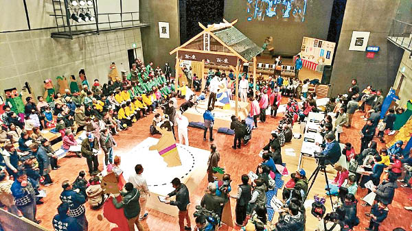 日本巨大紙相撲36小學生參戰 東方日報