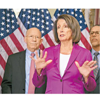 佩洛西（右）重申民主黨反對圍牆預算。（美聯社圖片）
