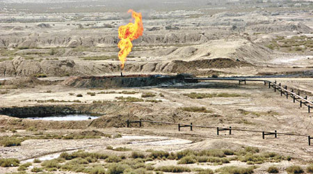 中國企業擬向伊朗油田投資。（美聯社圖片）