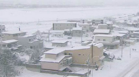 北海道持續受暴風雪影響。（電視畫面）