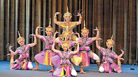 泰國民間藝術舞蹈表演「默諾拉」。