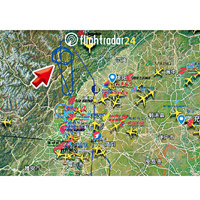 航空資料顯示，川航客機在機場附近空域兜圈（箭嘴示）。