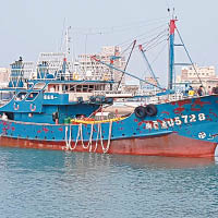 涉事大陸漁船因載有生豬及魚獲被扣查。