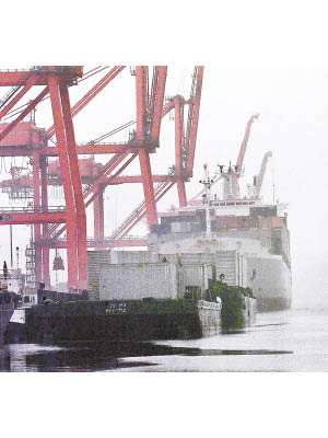 台灣警方與海關在高雄港碼頭貨櫃破獲走私毒品案。
