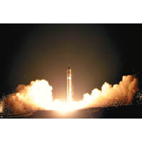 北韓曾試射火星15型洲際彈道導彈。