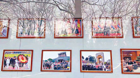 北京的北韓駐中國大使館展出金正恩訪問越南的照片，但不見特朗普。（互聯網圖片）