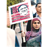 黎巴嫩民眾在美國大使館外示威。