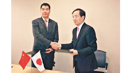外務省外務審議官山崎和之（右）代表日本出席尖端技術合作對話。