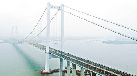 南沙大橋開通，有望紓緩虎門大橋塞車問題。