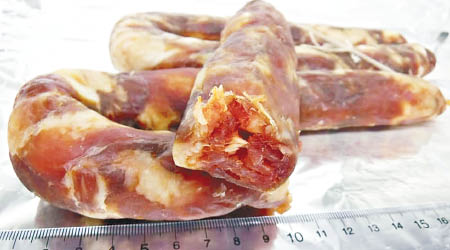 日本驗出兩名中國旅客攜帶的豬肉腸含非洲豬瘟病毒。（互聯網圖片）