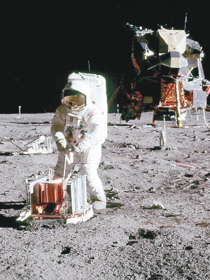 太空人當年在不知情下，把「英國國旗」帶到月球。