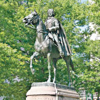 普拉斯基戰績彪炳，獲譽為美國「騎兵之父」，圖為其銅像。