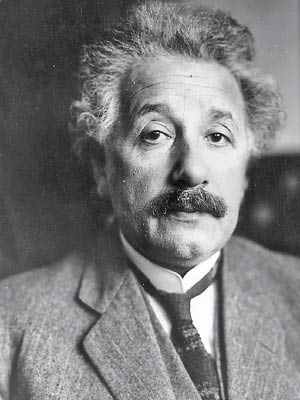 愛因斯坦發表廣義相對論闡釋黑洞。