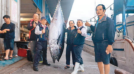 該吞拿魚獲確認為「全台第一鮪」。（互聯網圖片）