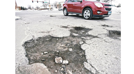 救護車駛經坑洞時彈跳，竟令患者心跳回復正常。