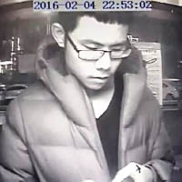 吳謝宇被監控影片拍到在ATM提款。（互聯網圖片）