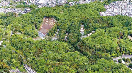 武藏陵墓地位於東京八王子市。（電視畫面）