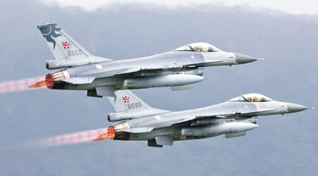 台灣向美國購買多架F-16戰機。