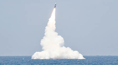 羅得島號發射三叉戟二型D5導彈。（美軍圖片）