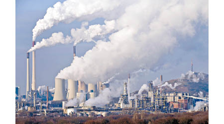 工業排放二氧化碳，所造成的污染問題難以解決。（美聯社圖片）