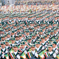 波斯灣局勢緊張，伊朗高度戒備。圖為革命衞隊士兵。（美聯社圖片）
