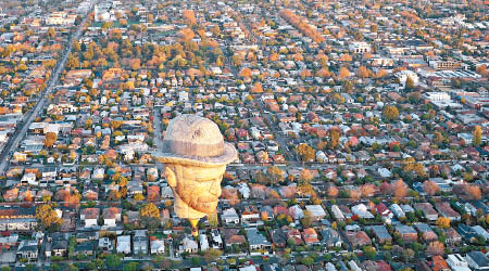 熱氣球將梵高的名畫在空中呈現。（互聯網圖片）