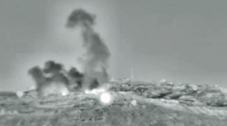 以色列公開空襲敍利亞據點的片段。（美聯社圖片）