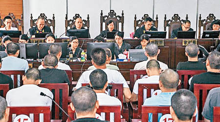 鶴山市人民法院公開審理涉黑案。（互聯網圖片）
