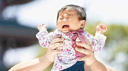 嬰兒若因同一原因哭泣，他們的哭聲會有共同特徵。