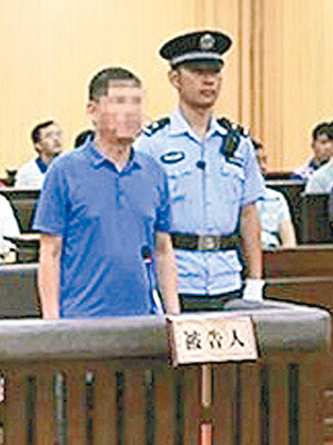 李向幸（前左）涉嫌收賄，擇日宣判。（互聯網圖片）