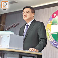 民進黨主席卓榮泰宣布民調結果。（黃江洪攝）