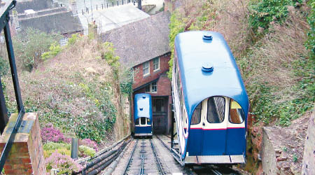 該登山纜車已行駛逾百年。