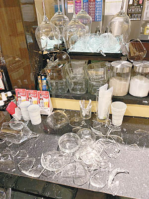地震導致物品跌下。（互聯網圖片）