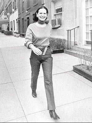 格洛麗亞曾設計風靡一時的窄身牛仔褲。