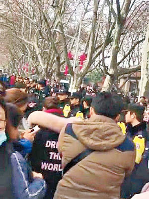 大批錢寶網苦主曾到江蘇省政府示威。