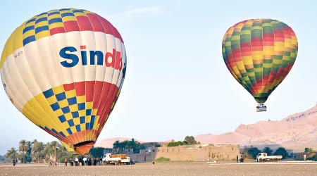埃及熱氣球活動大受遊客歡迎。