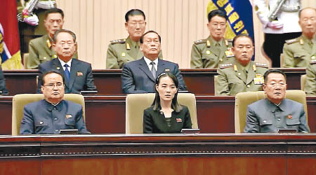 消息指南韓方面希望邀請金與正（前排中）前來訪問。（電影畫面）
